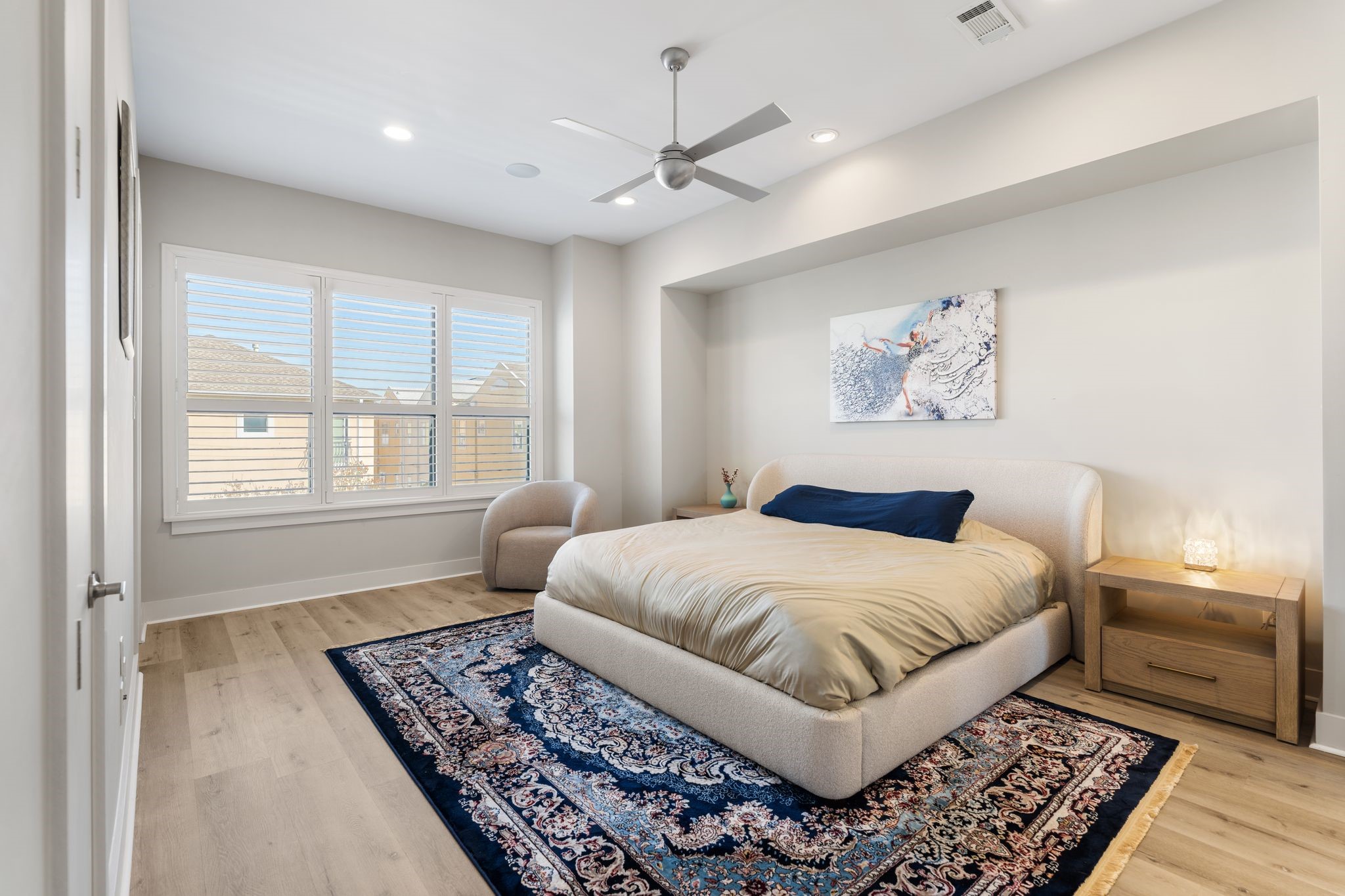 5911 Rose Street Houston, TX 77007 - Photo 15 of 40 Spacious third-floor primary retreat with large windows, high ceilings, and a peaceful, private ambiance.