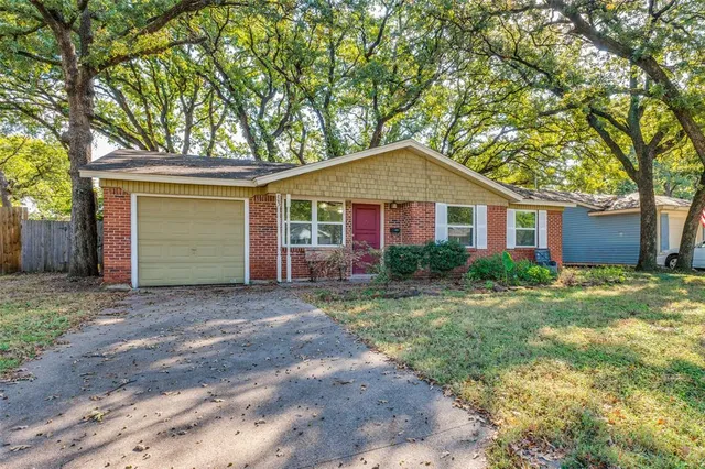 $230,000 | 803 Clover Park Drive, Arlington, TX 76013