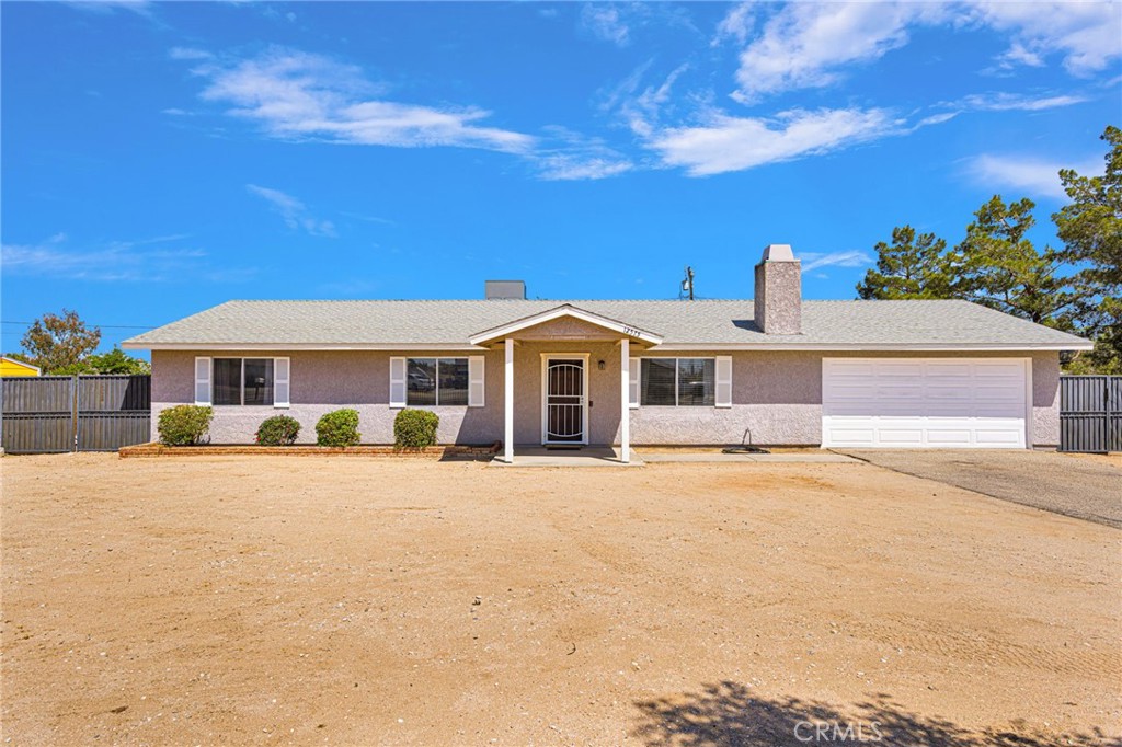 12575 Tesuque Road Apple Valley, CA 92308 - Photo 1 of 1 a front view of a house with a yard