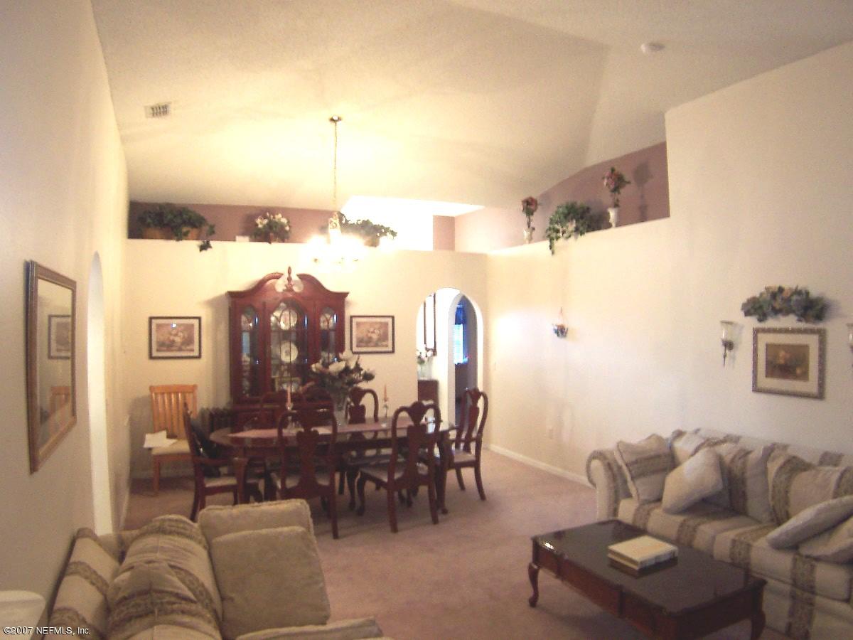2681 R S Bailey Drive Jacksonville, FL 32246 - Photo 4 of 11 Living dining combination