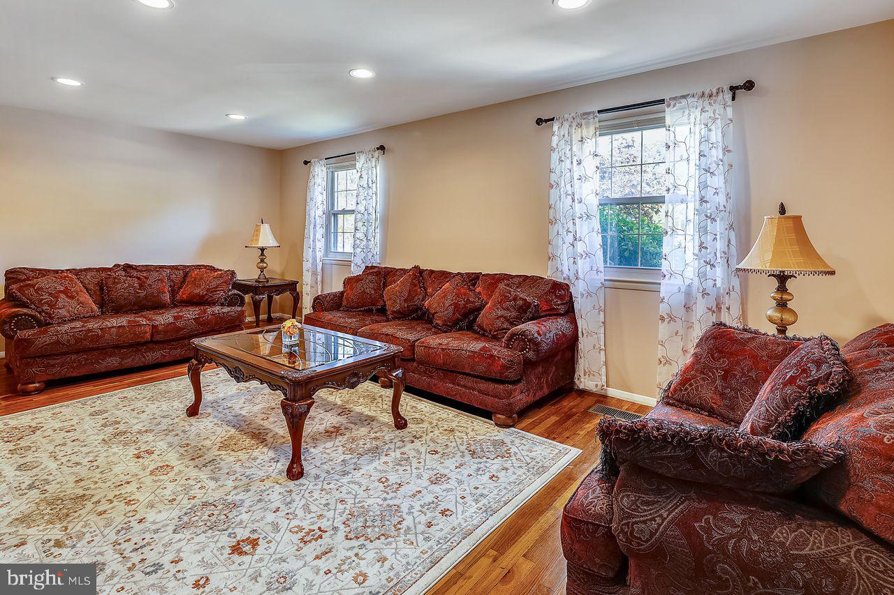 8405 Montpelier Drive Laurel, MD 20708 - Photo 5 of 30