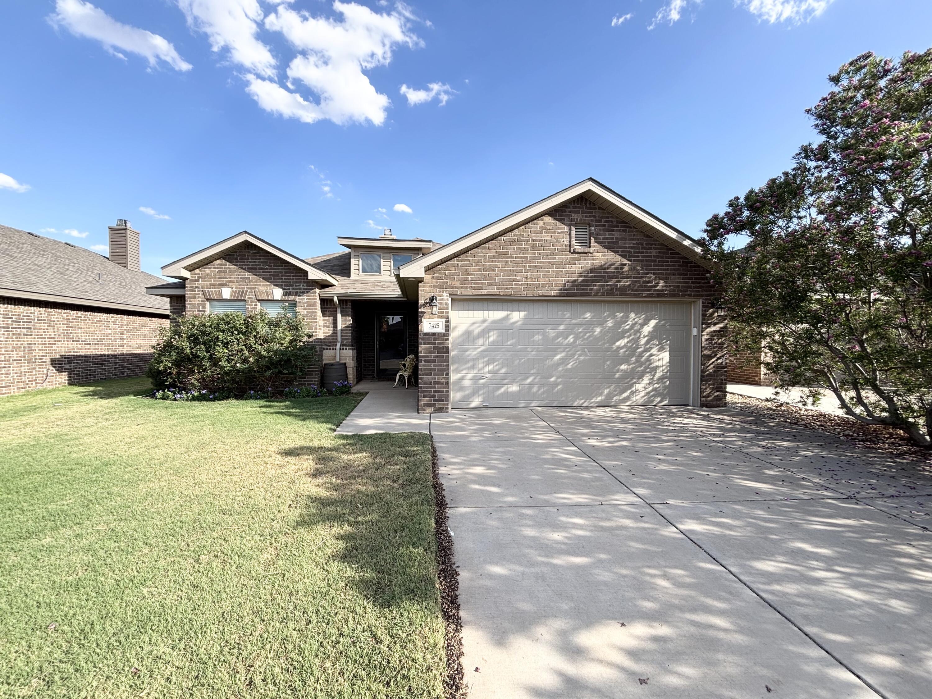 7425 104th Street Lubbock, TX 79424 - Photo 2 of 26 IMG_4927