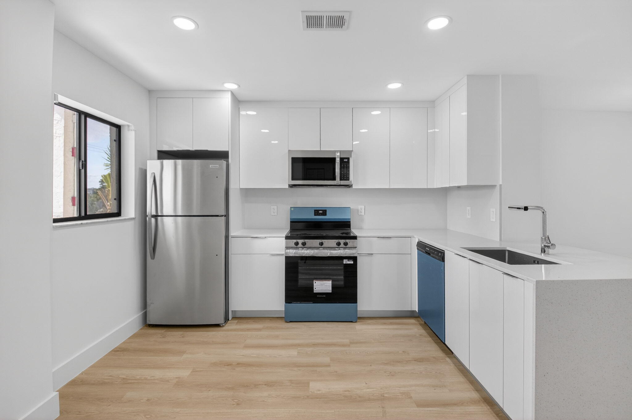 300 West Hidden Valley Boulevard, Unit 308 Boca Raton, FL 33487 - Photo 3 of 39 a kitchen with a refrigerator and a stove