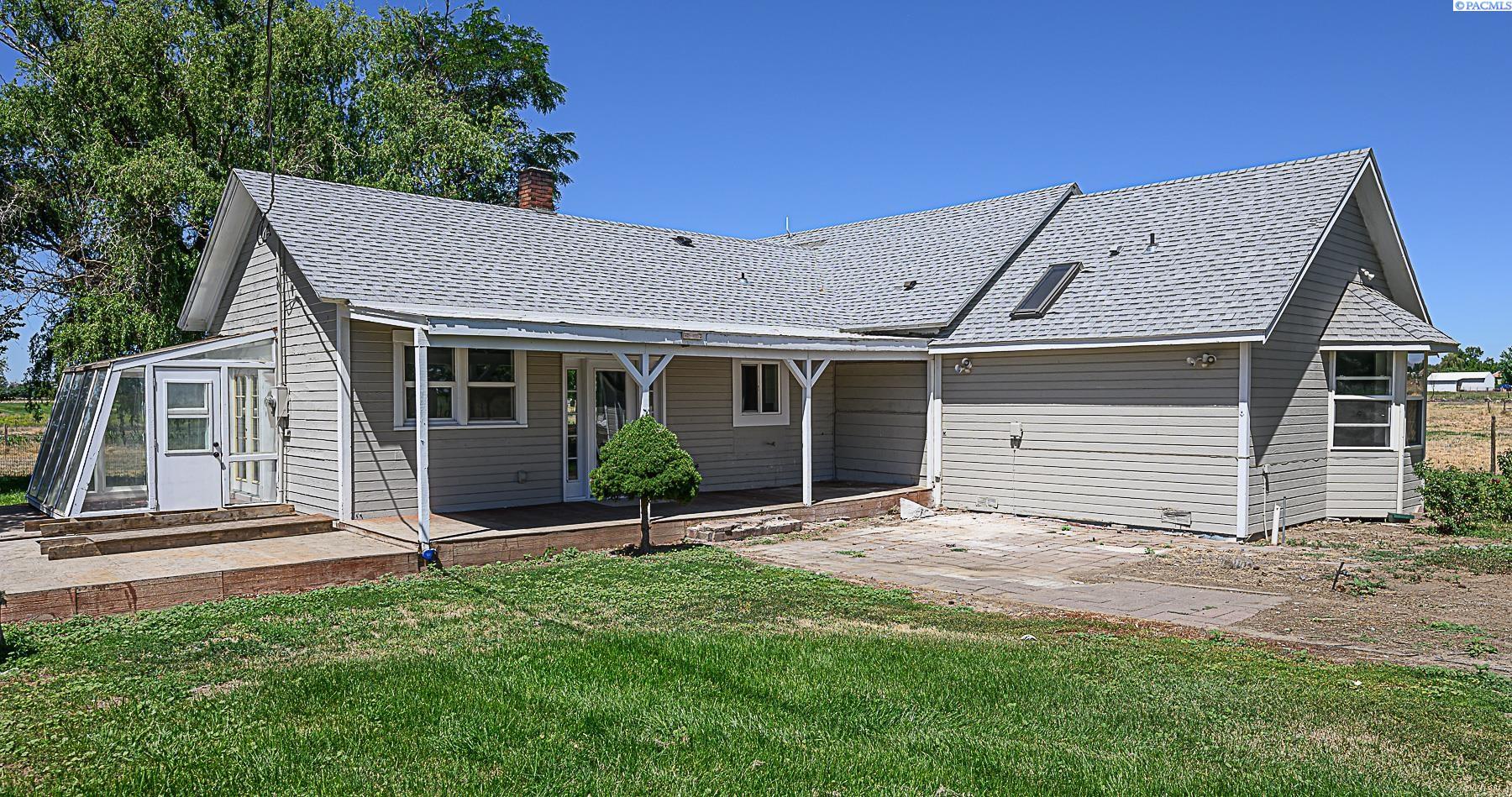 2702 North Griffin Road Grandview, WA 98930 - Photo 1 of 30 Gallery Image 1