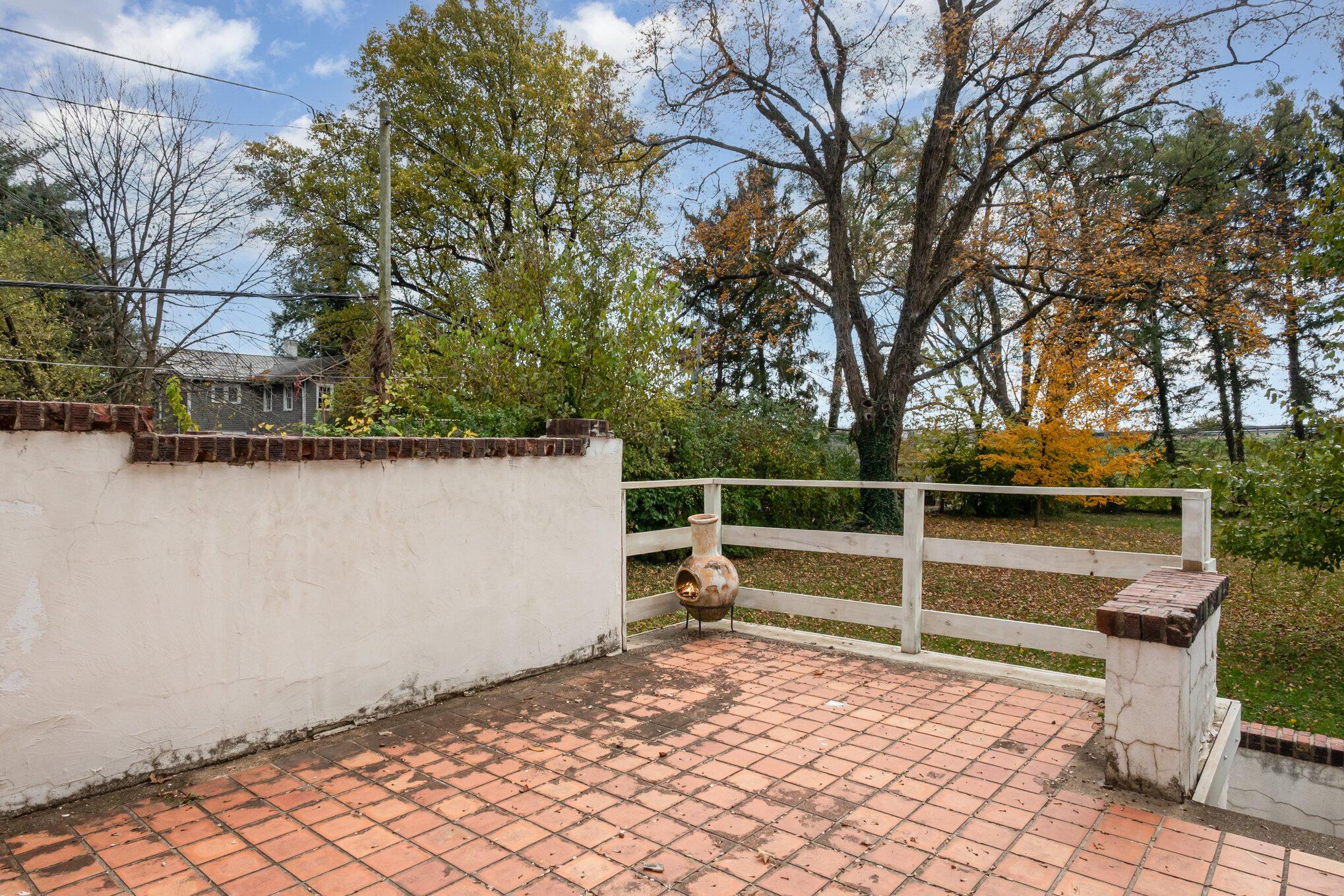 293 Merchant Street Newark, OH 43055 - Photo 49 of 61 verando overlooking backyard