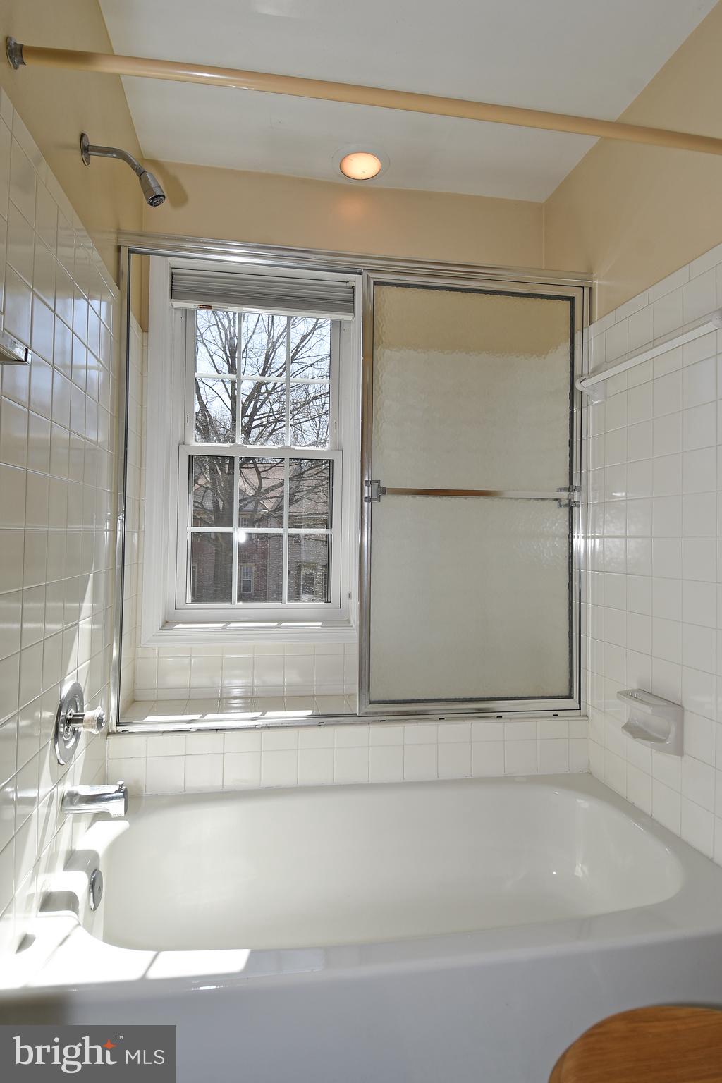 11988 Sentinel Point Court Reston, VA 20191 - Photo 30 of 54 Master Bath/Soaking Tub