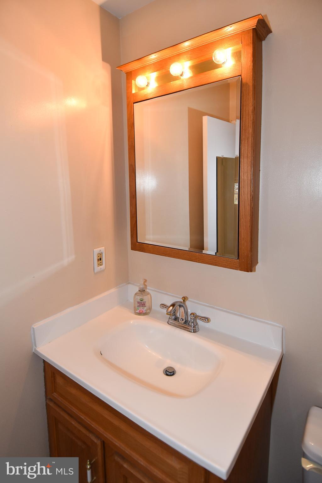 11988 Sentinel Point Court Reston, VA 20191 - Photo 40 of 54 Upper Level Full Bath
