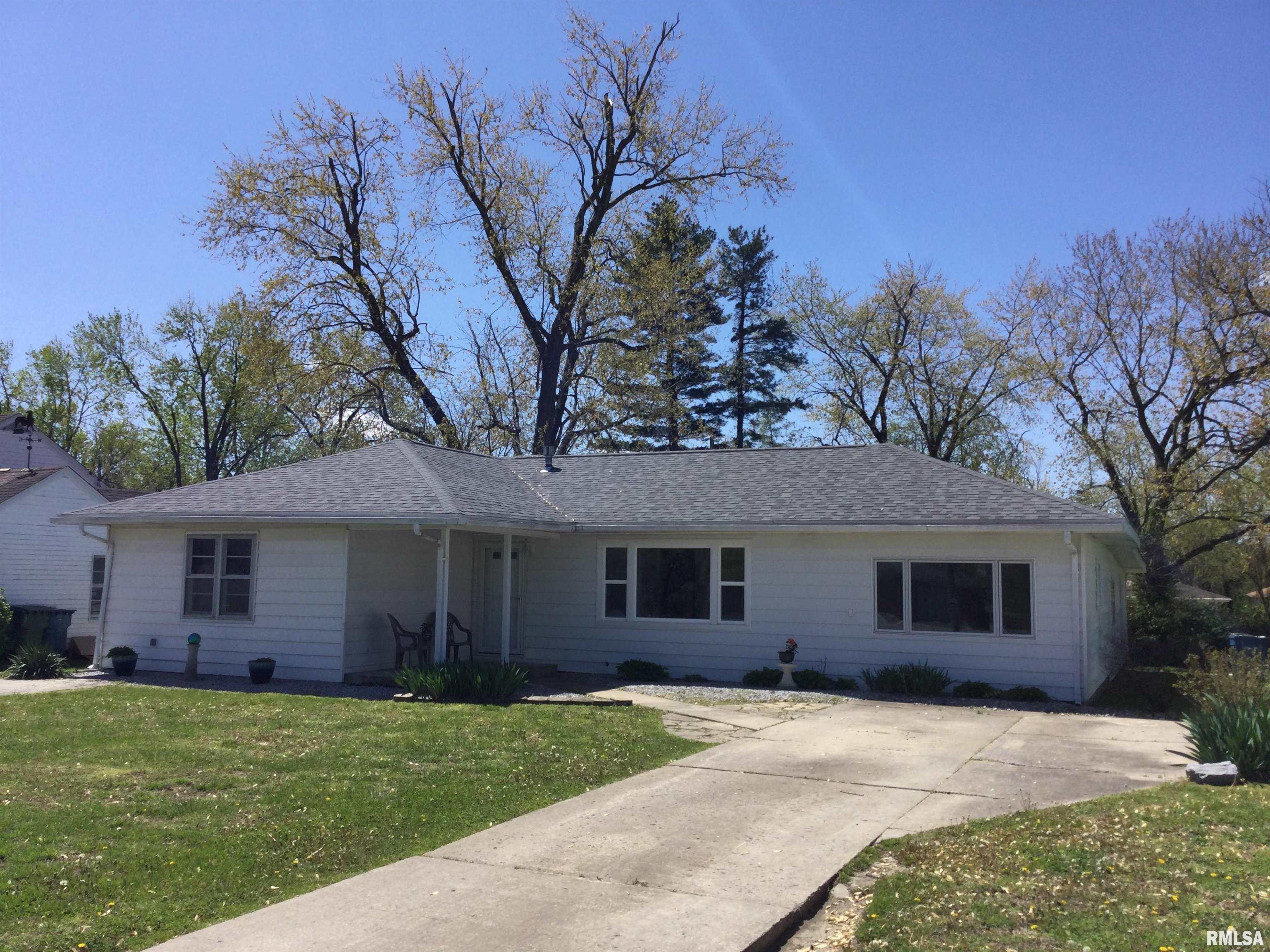 424 Springfield Avenue Anna, IL 62906 - Photo 1 of 35