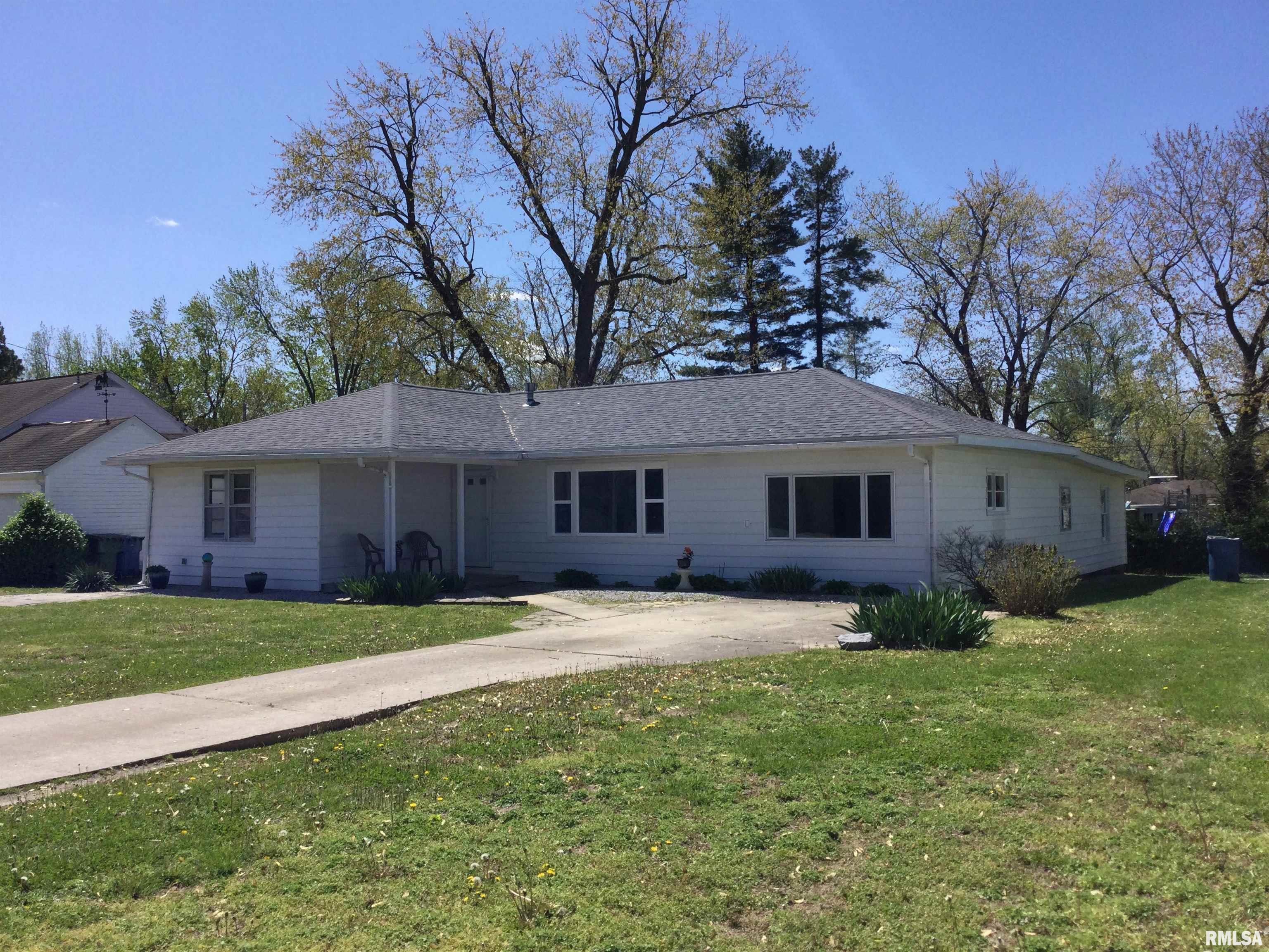 424 Springfield Avenue Anna, IL 62906 - Photo 2 of 35