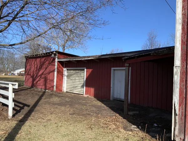 a view of house with a yard