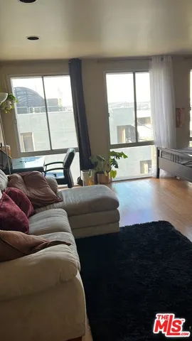 a view of a fountain in front of a building