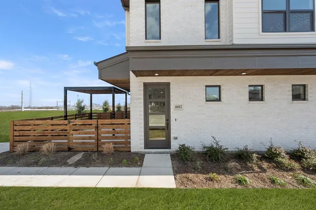 $389,900 | 4602 White Buffalo Trail, Oak Point, TX 75068