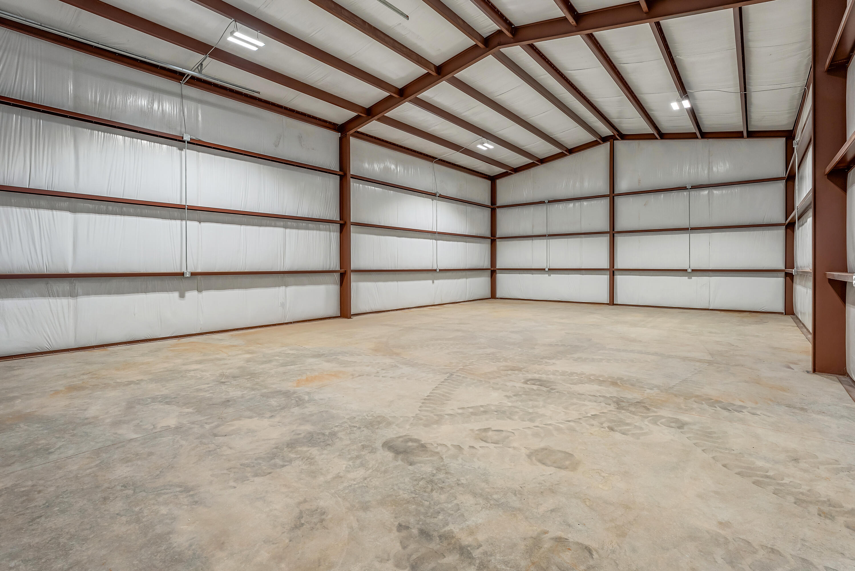 19215 County Road 2240 Lubbock, TX 79423 - Photo 32 of 36 a view of an empty garage