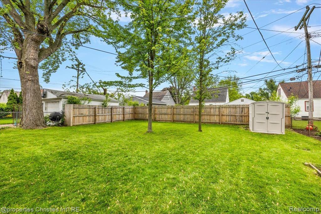 1573 Columbia Road Berkley, MI 48072 - Photo 30 of 38