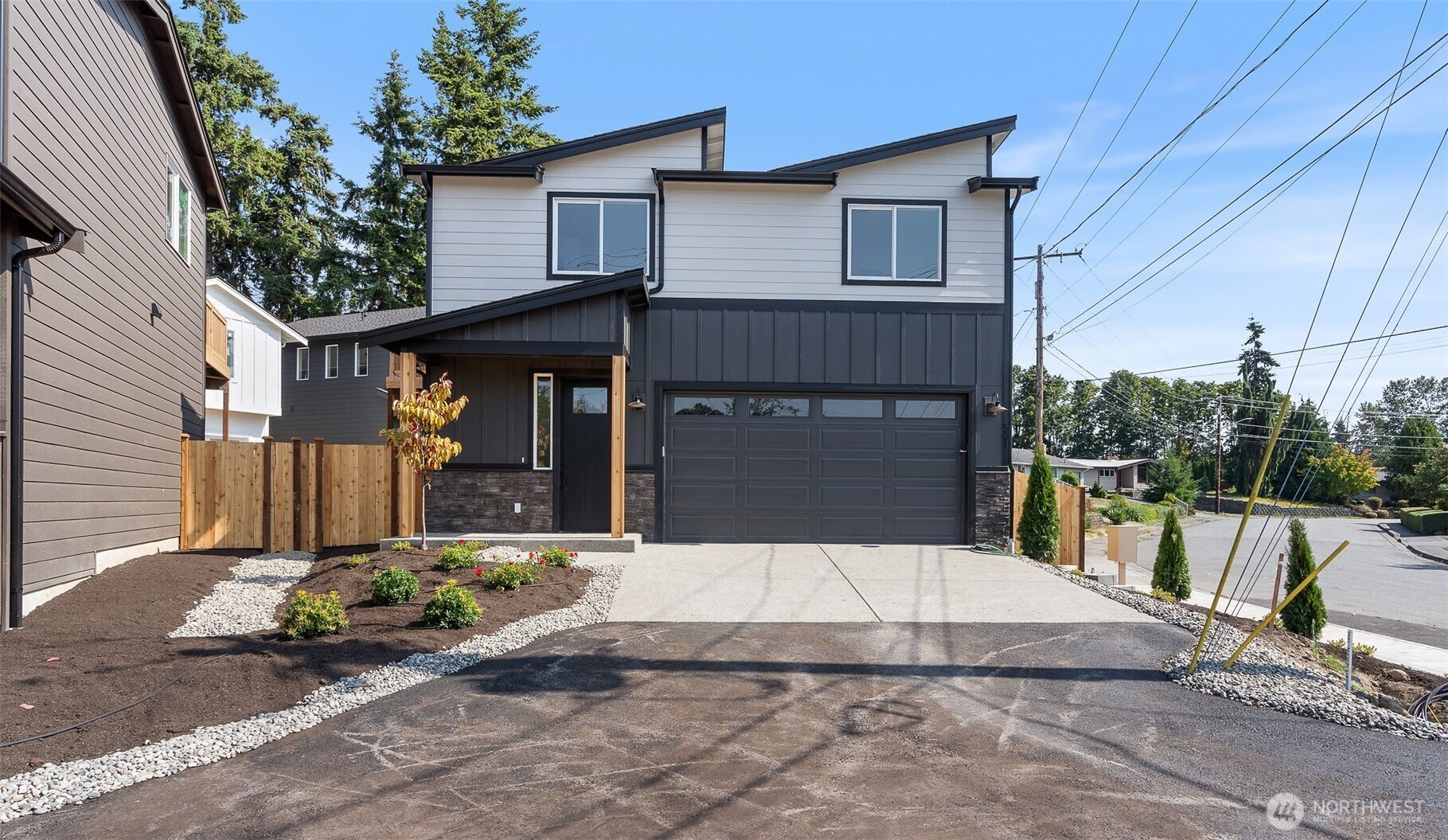 501 Legion Drive, Unit B Everett, WA 98201 - Photo 2 of 24