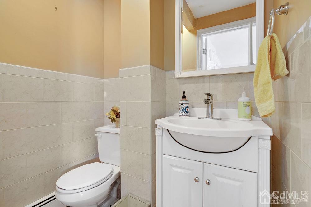 1381 Mohawk Road North Brunswick, NJ 08902 - Photo 11 of 41 Gallery Image 11