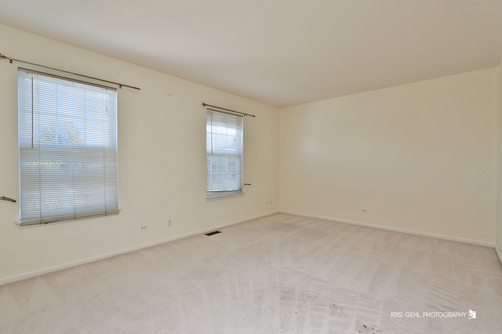 25619 West Bluestem Road Round Lake, IL 60073 - Photo 19 of 33 an empty room with a window