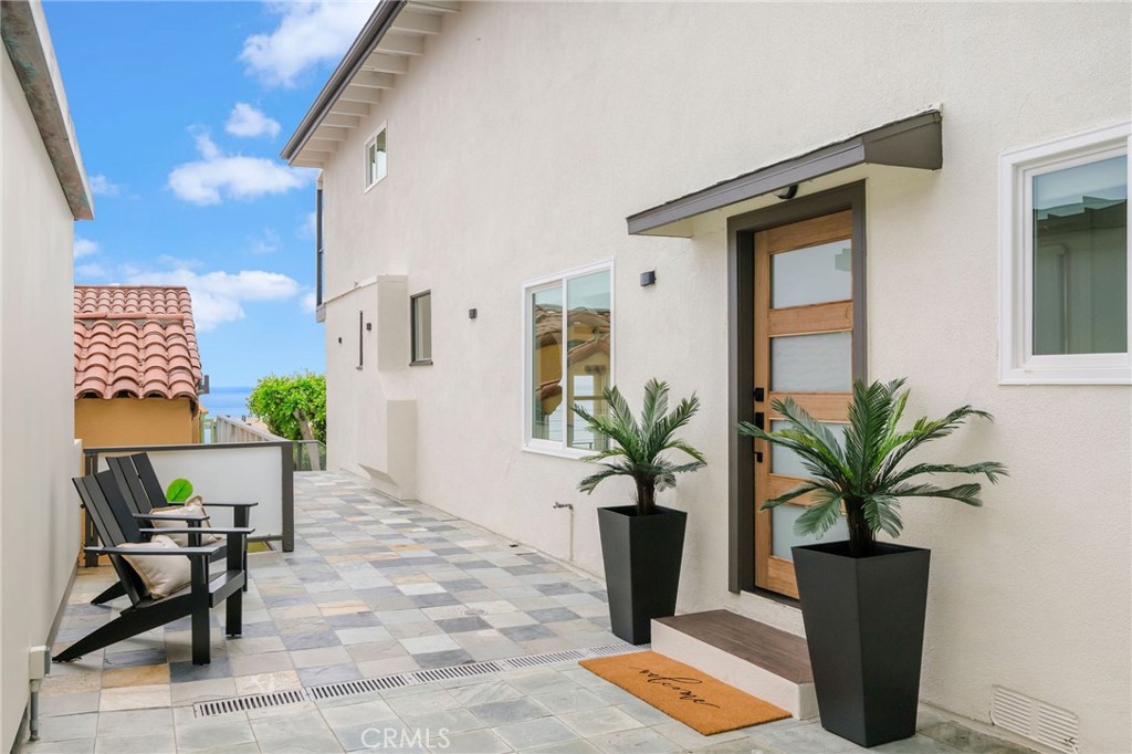 32015 Point Place Laguna Beach, CA 92651 - Photo 21 of 48 Private entrance behind gate