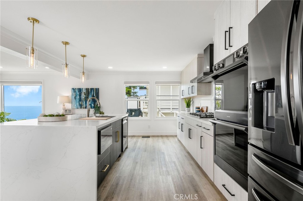 32015 Point Place Laguna Beach, CA 92651 - Photo 39 of 48 Large updated Kitchen