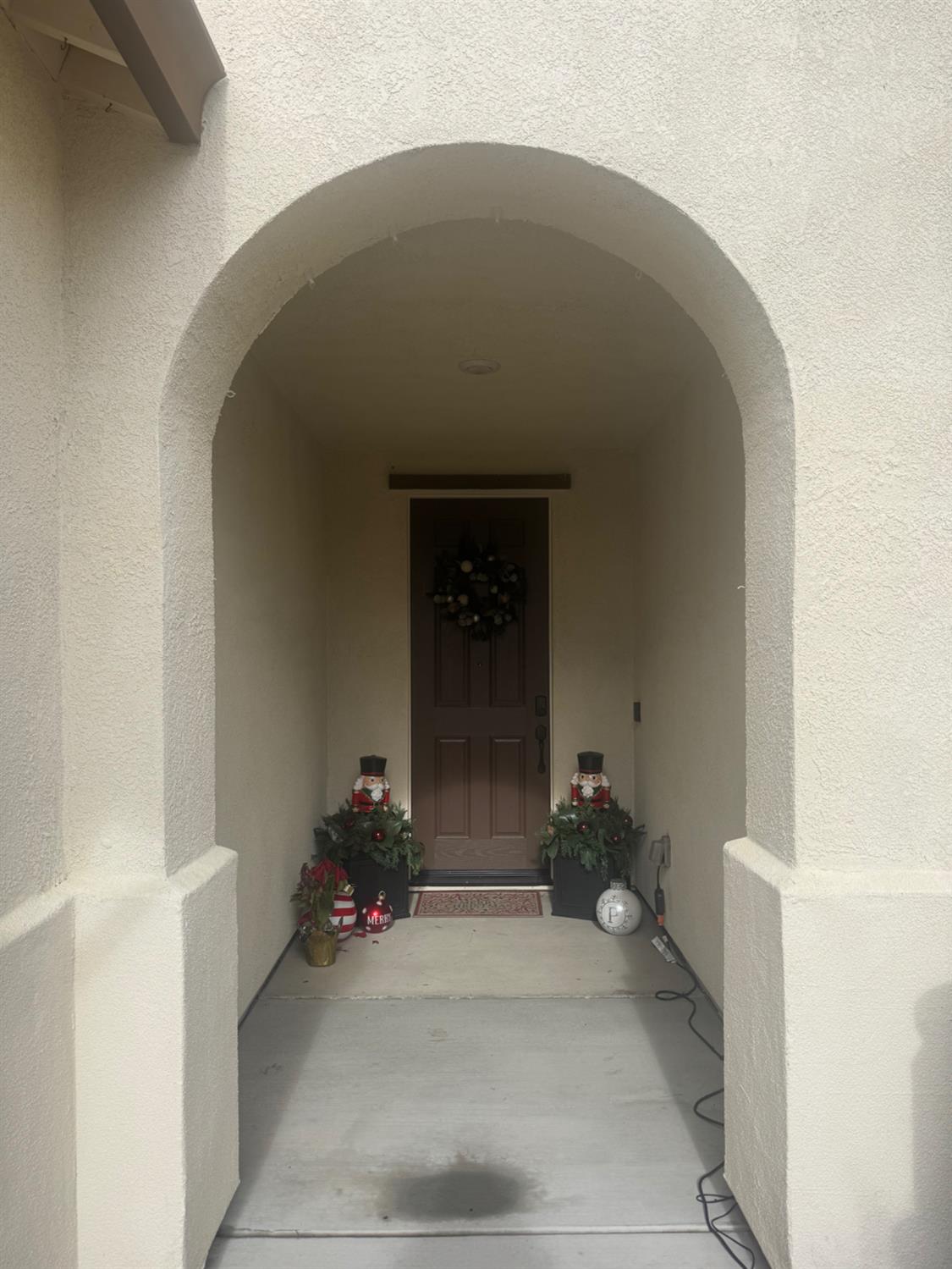 9475 Pasaje Place Elk Grove, CA 95624 - Photo 2 of 26 a living room with furniture and flowers