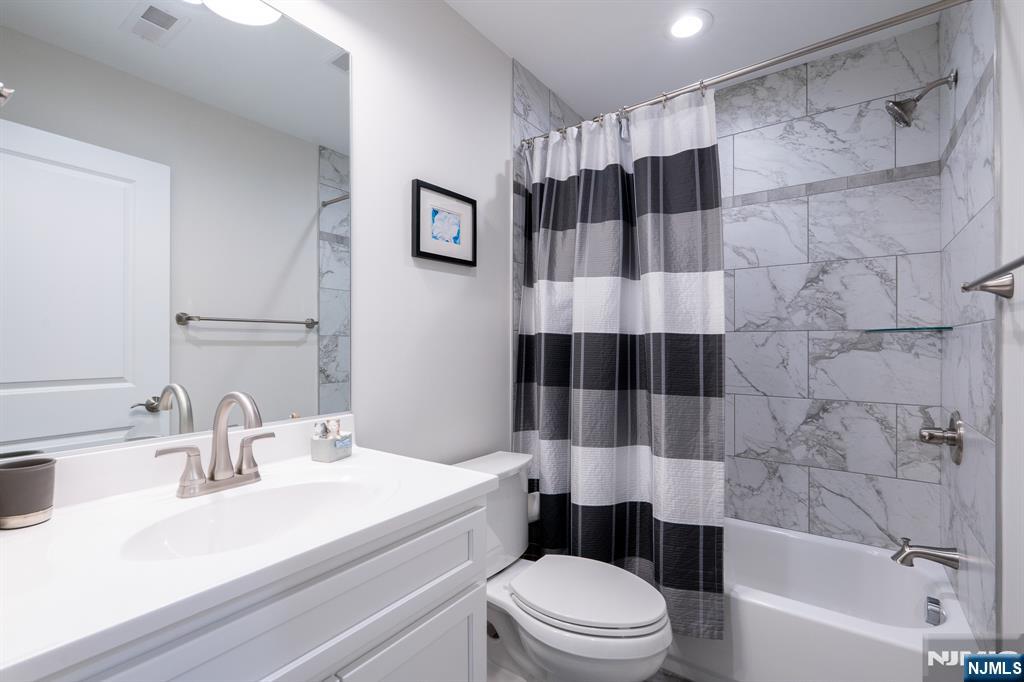 165 Lakeside Road, Unit 8 West Milford, NJ 07421 - Photo 28 of 41