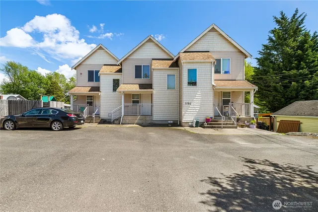 a view of a house with a cars park