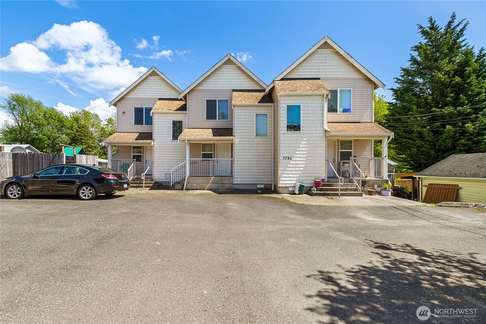 a view of a house with a cars park