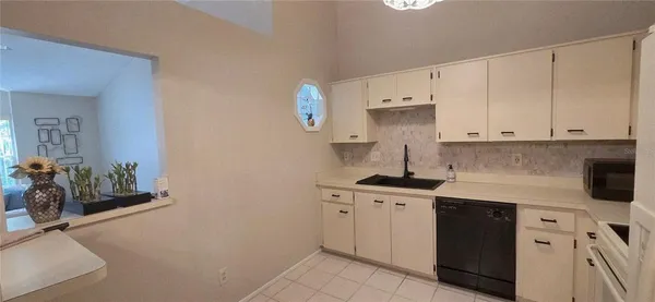 $1,850 | 2101 Fox Chase Boulevard, Unit 203, Palm Harbor, FL 34683