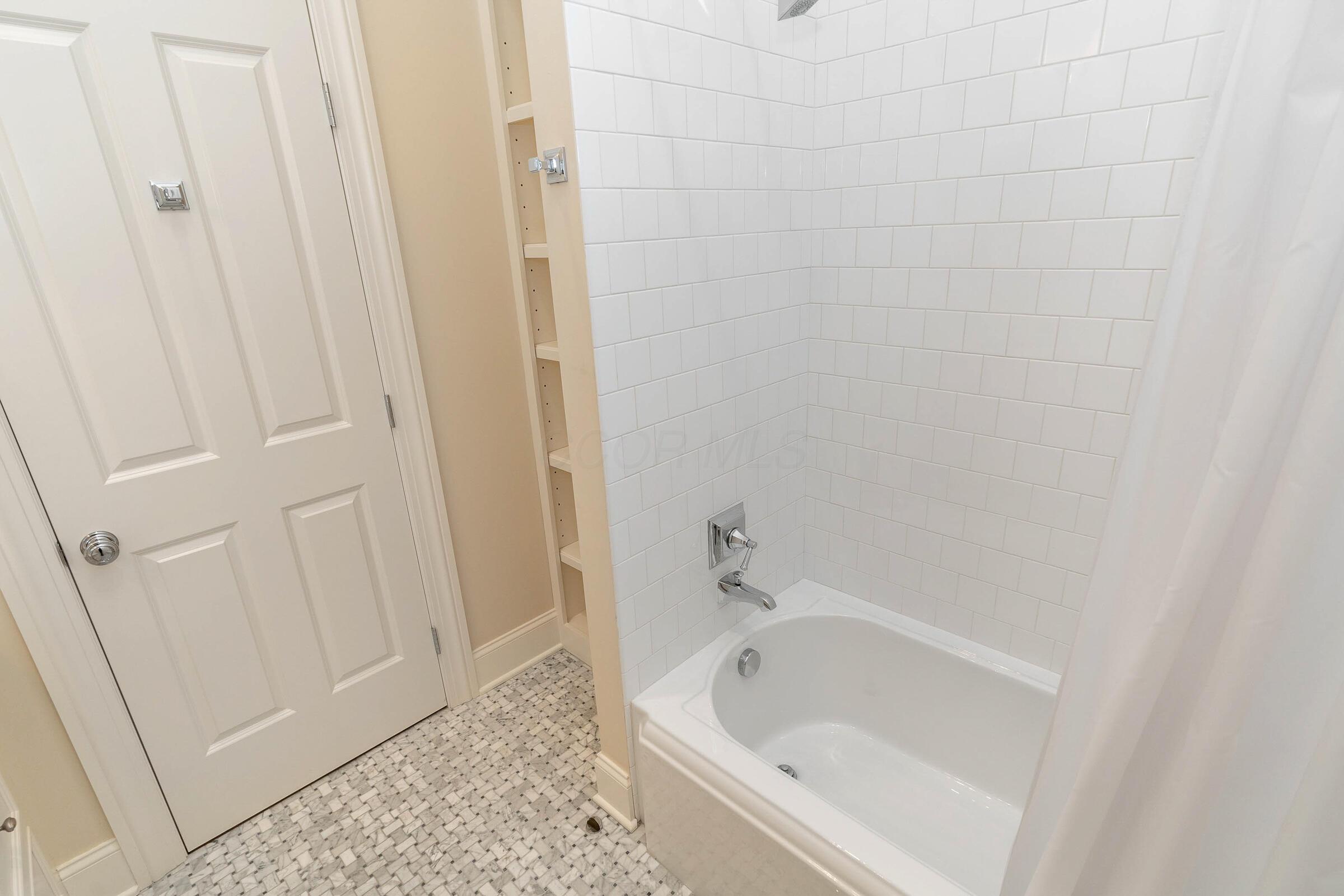 780 Home Road Delaware, OH 43015 - Photo 91 of 130 Jack And Jill Bathroom