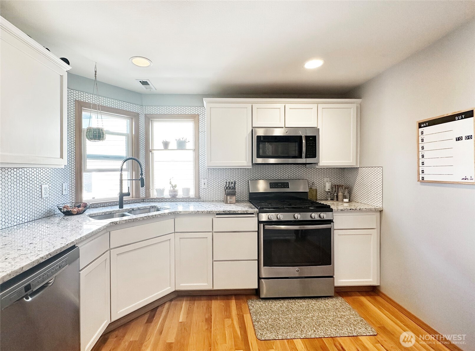 9307 Linden Avenue North, Unit D Seattle, WA 98103 - Photo 5 of 14