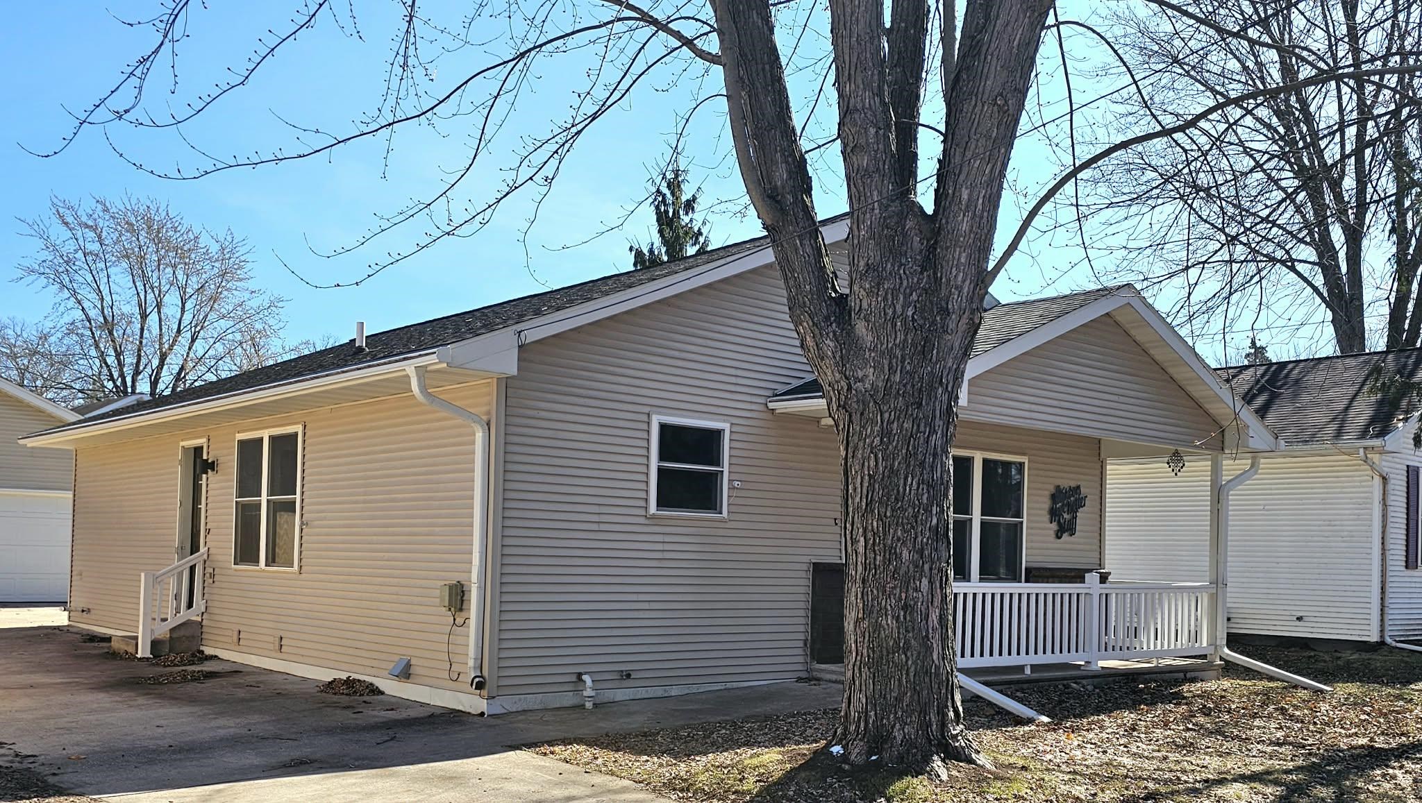 1906 Mitchell Street Oshkosh, WI 54901 - Photo 3 of 50