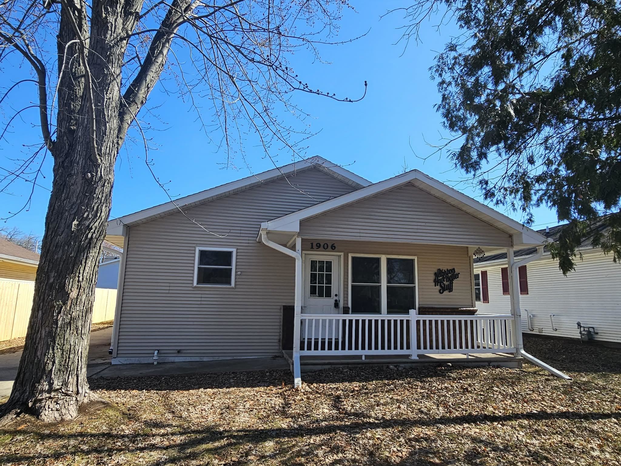 1906 Mitchell Street Oshkosh, WI 54901 - Photo 4 of 50