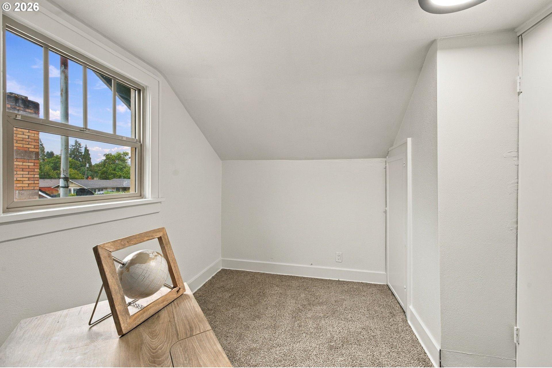 352 West M Street Springfield, OR 97477 - Photo 33 of 42 Hallway