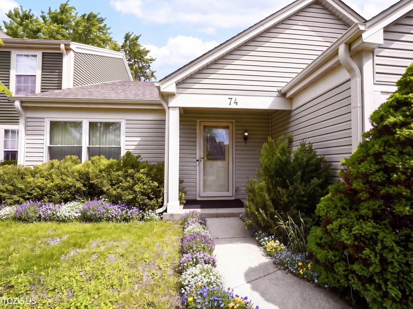 74 Bedford Road Mundelein, IL 60060 - Photo 2 of 31