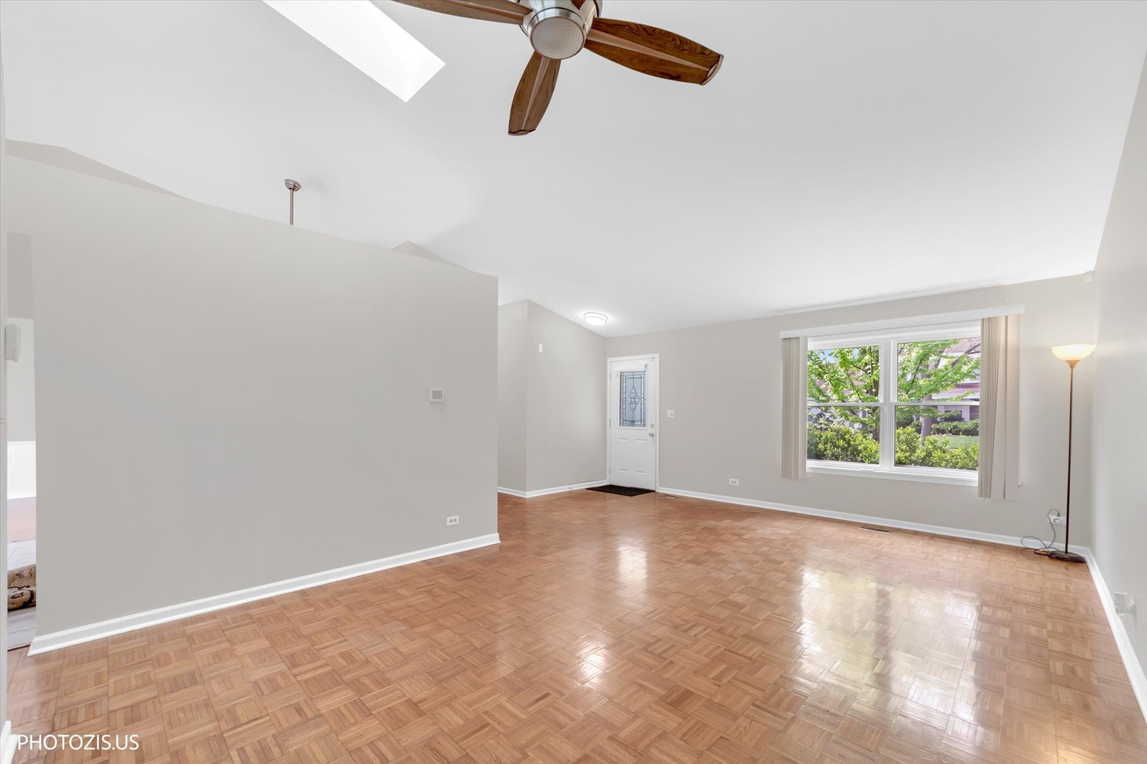 74 Bedford Road Mundelein, IL 60060 - Photo 3 of 31