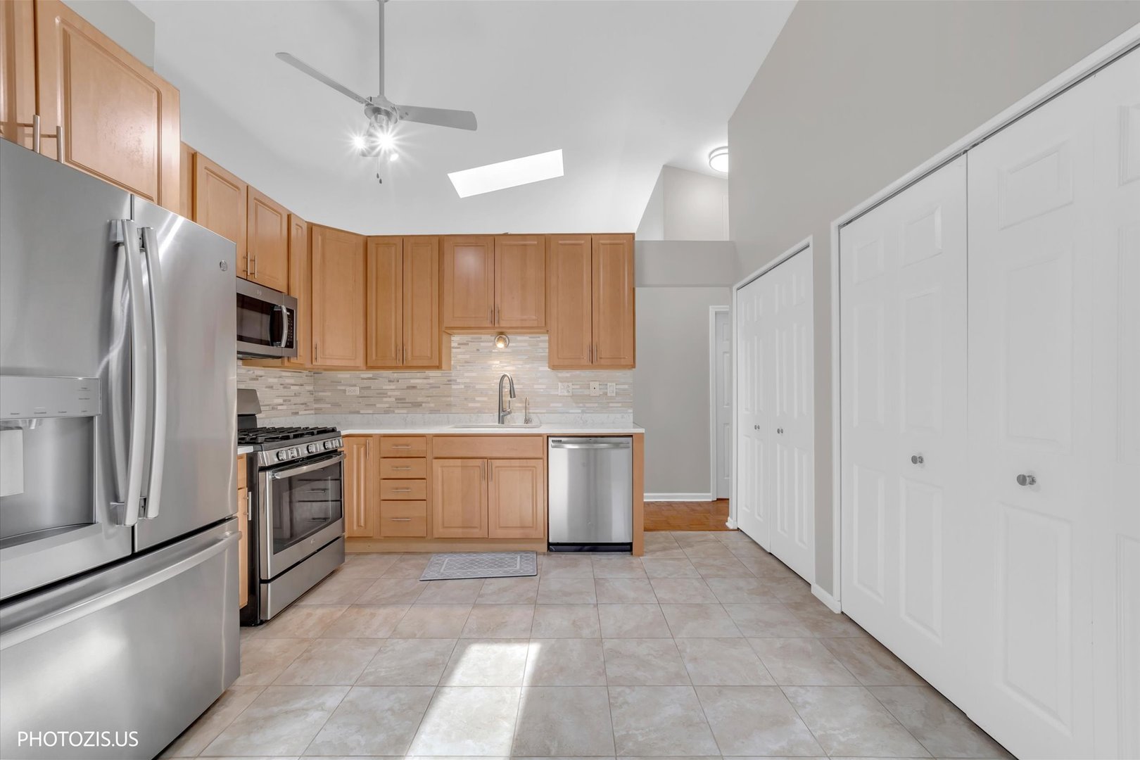 74 Bedford Road Mundelein, IL 60060 - Photo 10 of 31