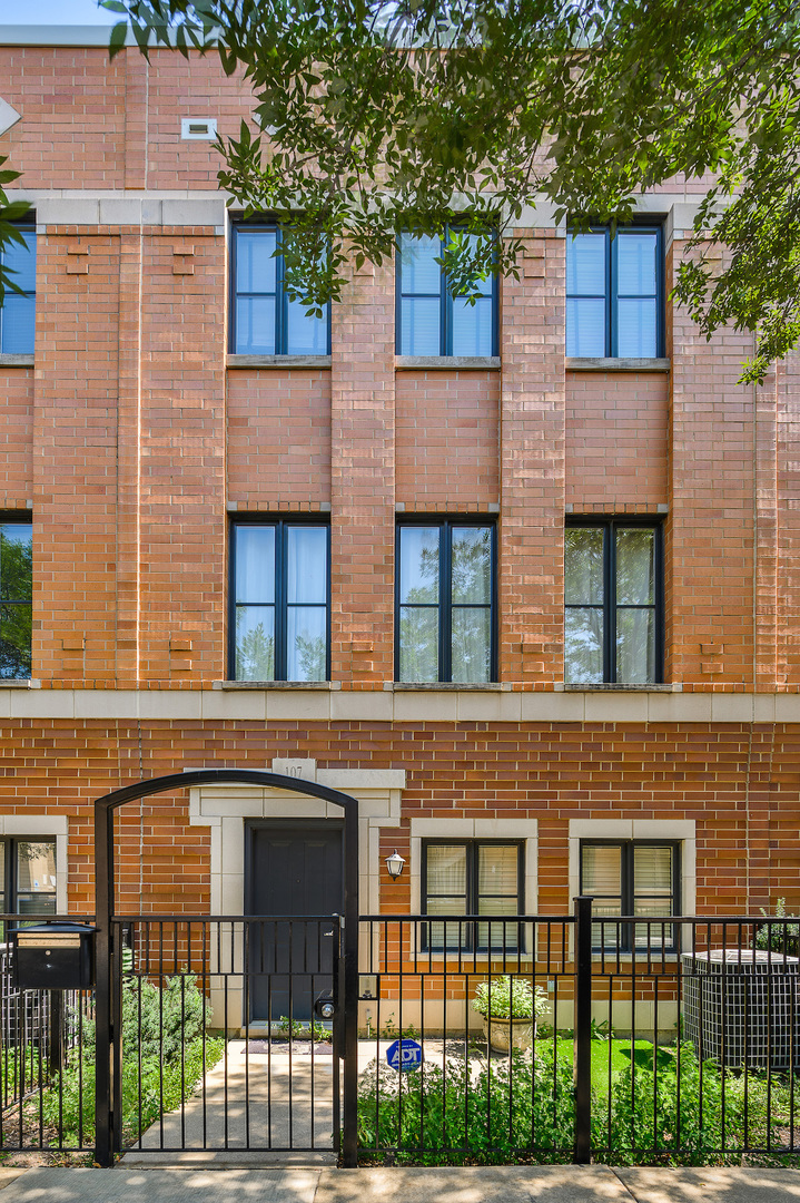 107 South Racine Avenue Chicago, IL 60607 - Photo 1 of 32 Gallery Image 1