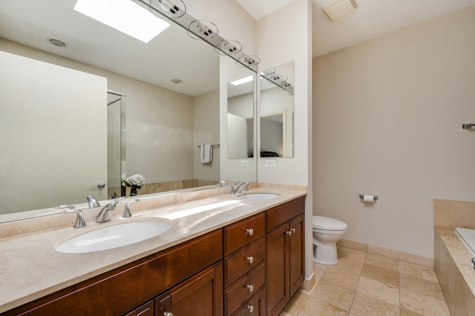 107 South Racine Avenue Chicago, IL 60607 - Photo 16 of 32 Gallery Image 16
