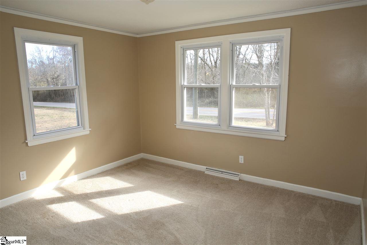 121 West Pine Street Duncan, SC 29334 - Photo 5 of 11 Gallery Image 5