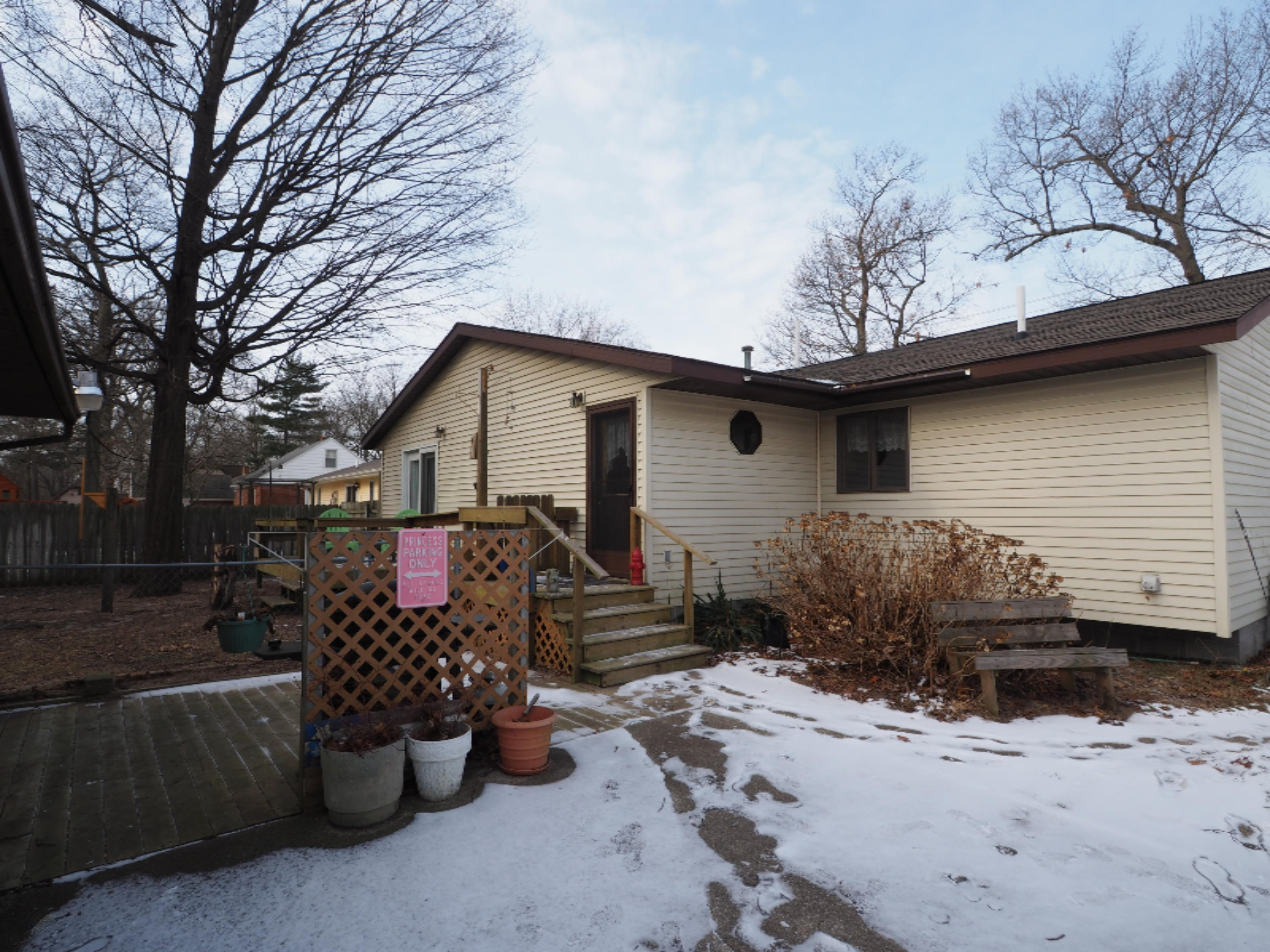 1574 Holton Road Muskegon, MI 49445 - Photo 2 of 11 P1010009
