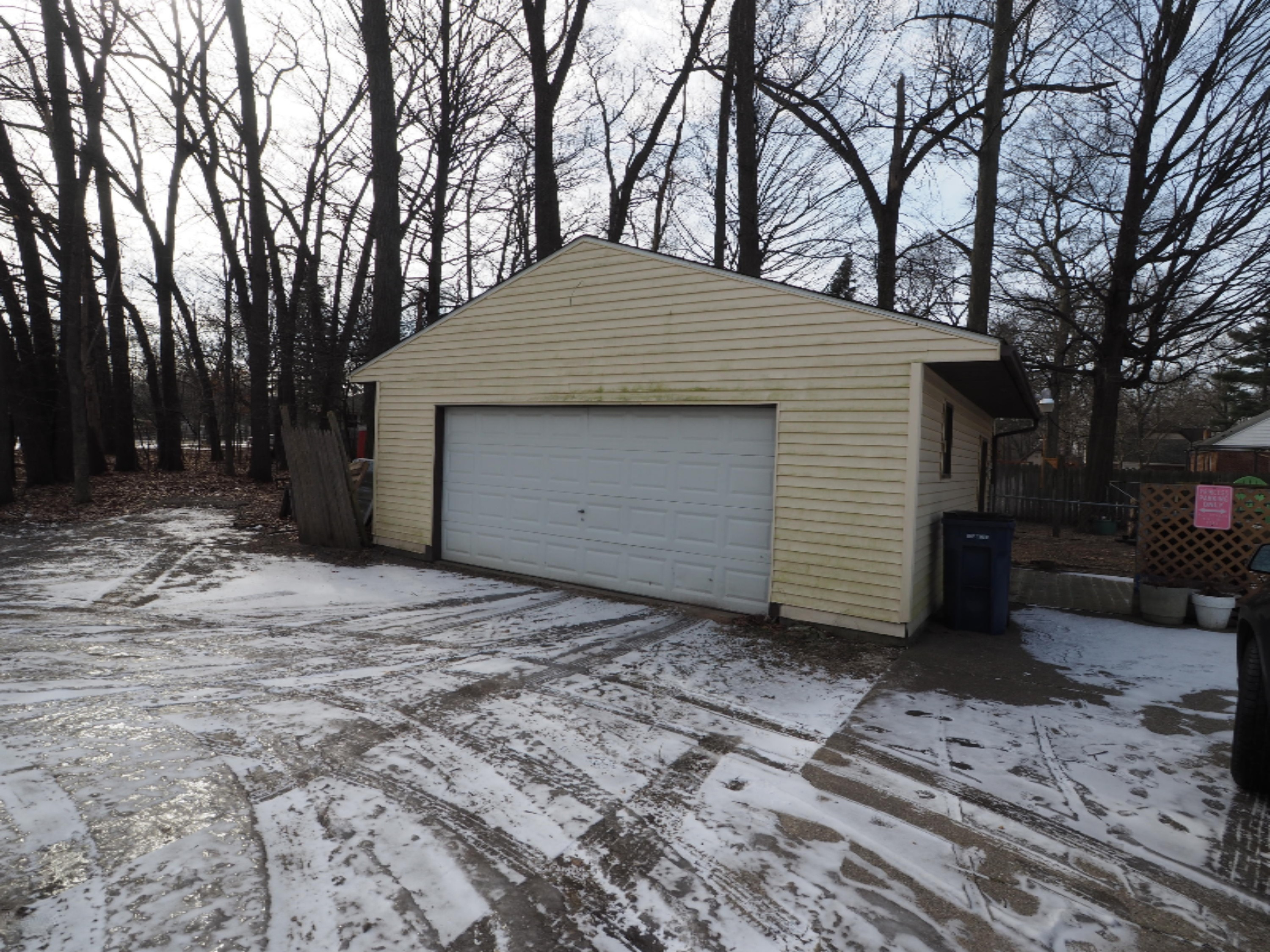 1574 Holton Road Muskegon, MI 49445 - Photo 3 of 11 P1010010