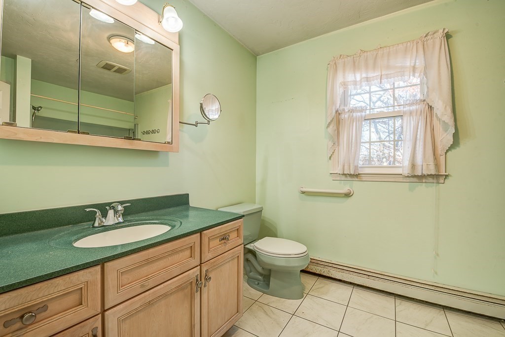 261 MacArthur Road Northbridge, MA 01534 - Photo 13 of 29 Gallery Image 13