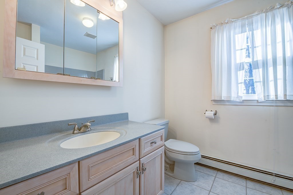 261 MacArthur Road Northbridge, MA 01534 - Photo 21 of 29 Gallery Image 21