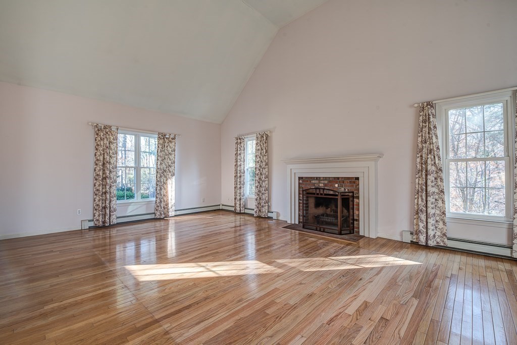 261 MacArthur Road Northbridge, MA 01534 - Photo 8 of 29 Gallery Image 8