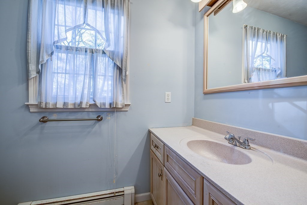 261 MacArthur Road Northbridge, MA 01534 - Photo 10 of 29 Gallery Image 10