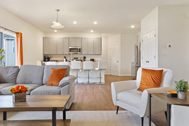 $3,900 | 2310 Truman Trail, McHenry, IL 60051