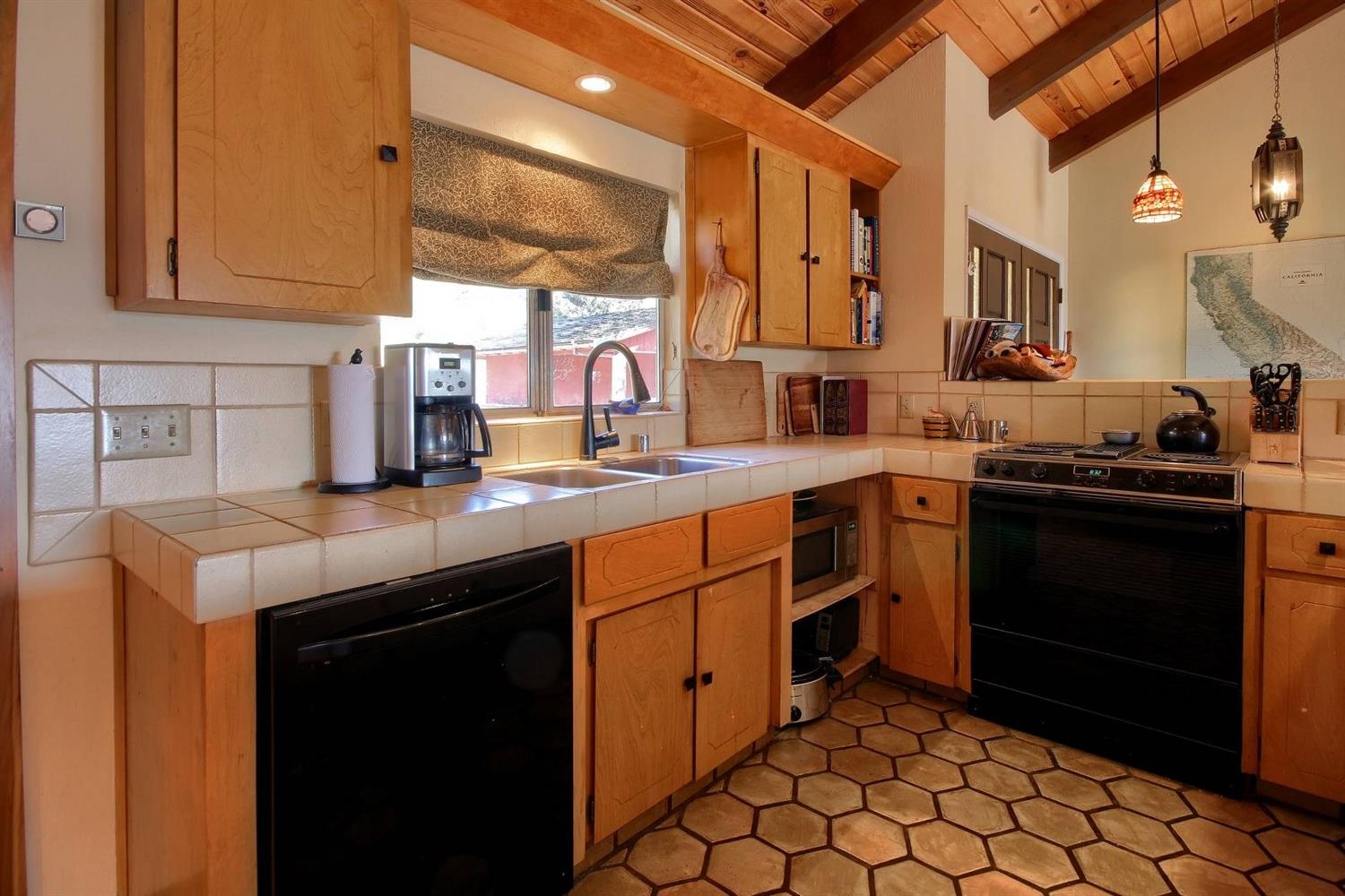 40416 Jean Road East Oakhurst, CA 93644 - Photo 9 of 20 Gallery Image 9