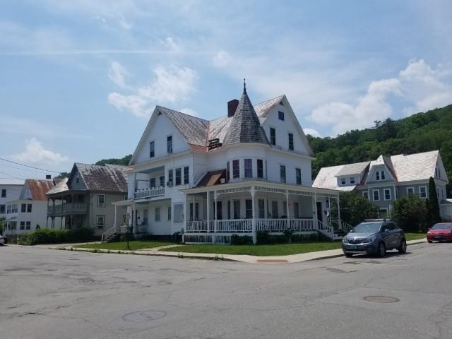 12 Tuttle Street Rockingham, VT 05101 - Photo 2 of 6