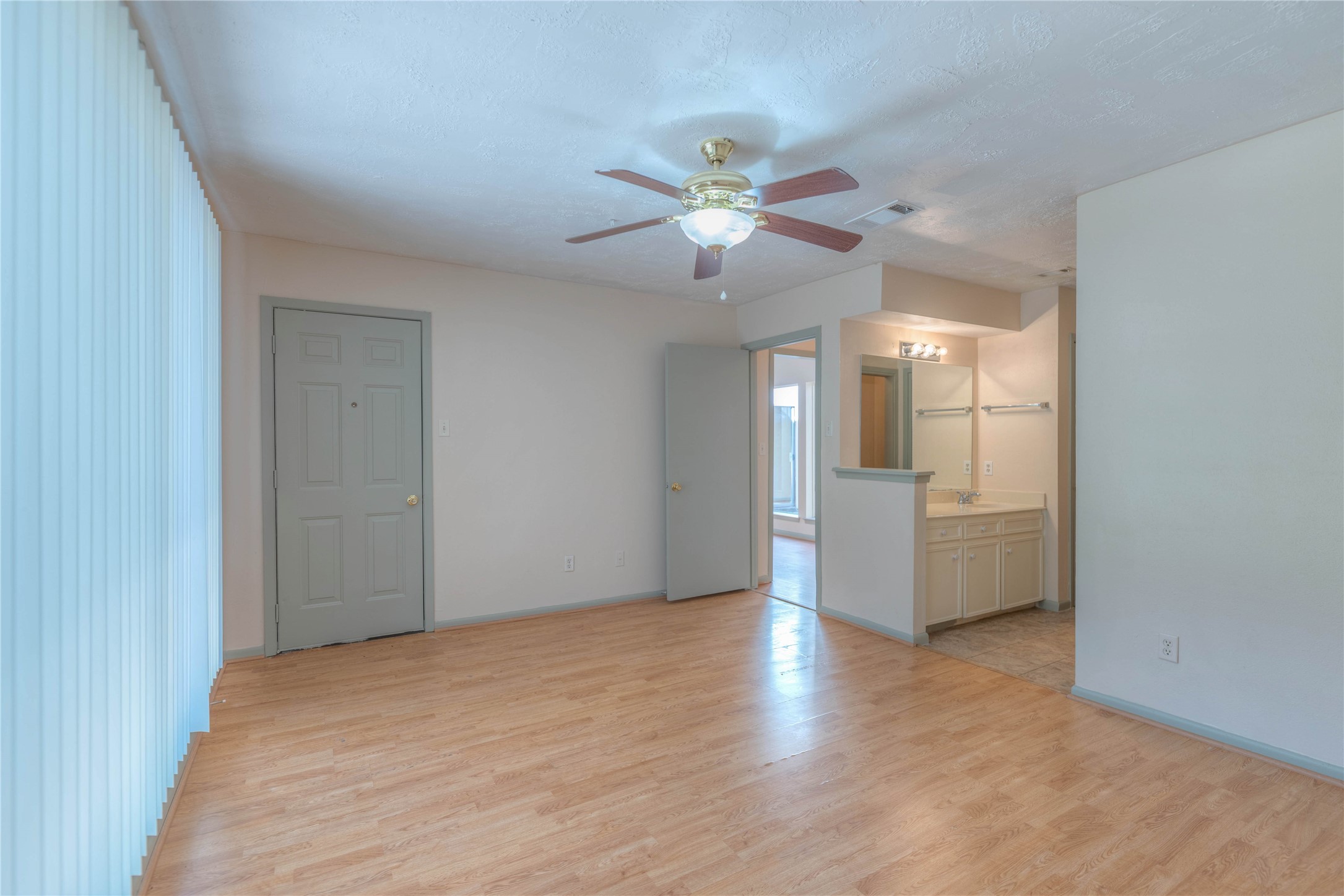 2009 Tickner Street Conroe, TX 77301 - Photo 11 of 26