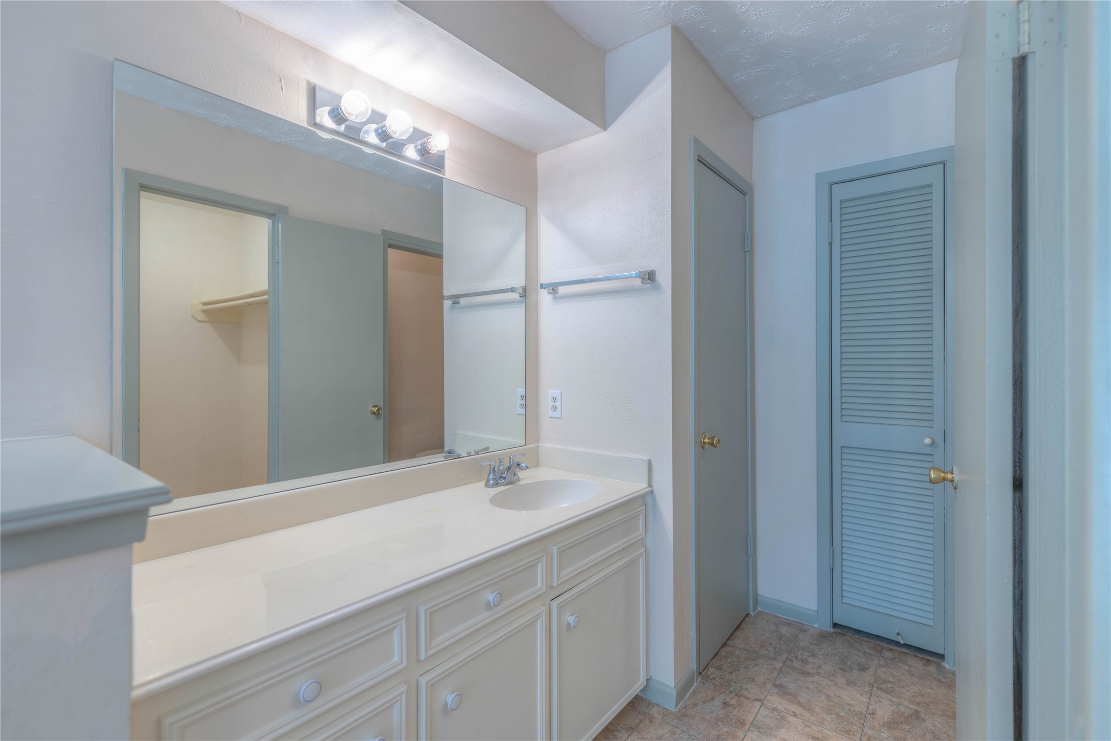 2009 Tickner Street Conroe, TX 77301 - Photo 12 of 26